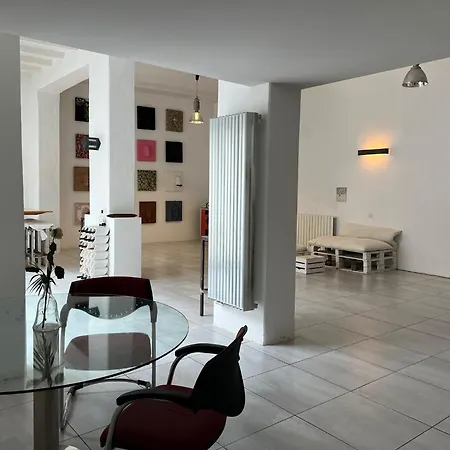 Silvia's Artist Loft Флоренция